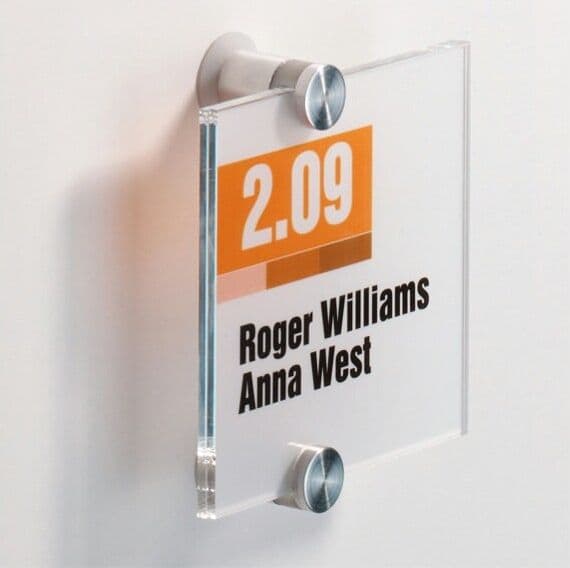 Targa per porte-pareti Crystal Sign - 10 5x10 5 cm - Durable Cancelleria e prodotti per ufficio/Archivio ufficio e accessori per scrivania/Lavagne e bacheche/Bacheche messaggi e insegne Eurocartuccia - Pavullo, Commerciovirtuoso.it