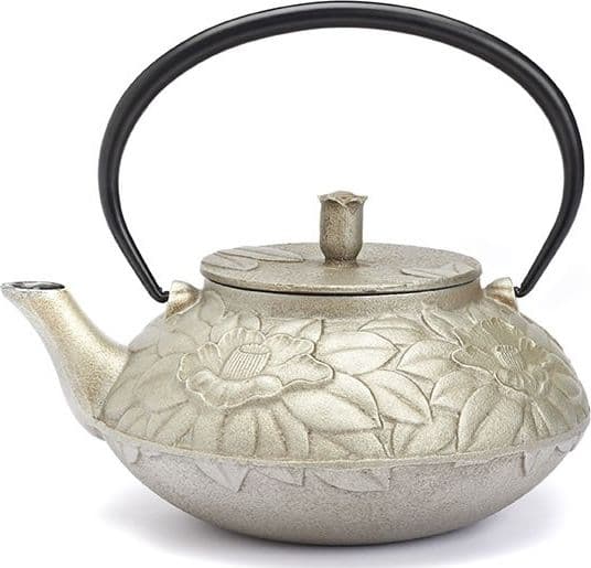 Teiera in ghisa Ajiro Tsubaki argento (800 cc) Casa e cucina/Tè e caffè/Teiere con infusore MariTea bottega del Tè - Lodi, Commerciovirtuoso.it