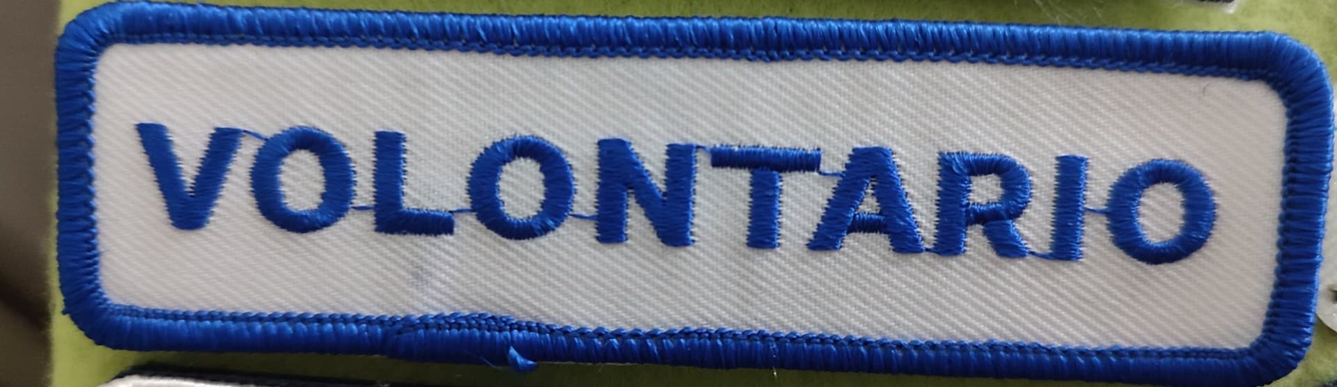 Toppa Volontario A Strappo Bianco E Blu Patch Per Divisa Di Servizio Sport e tempo libero/Fan Shop/Abbigliamento/Accessori/Toppe Il Distintivo - Pesaro, Commerciovirtuoso.it