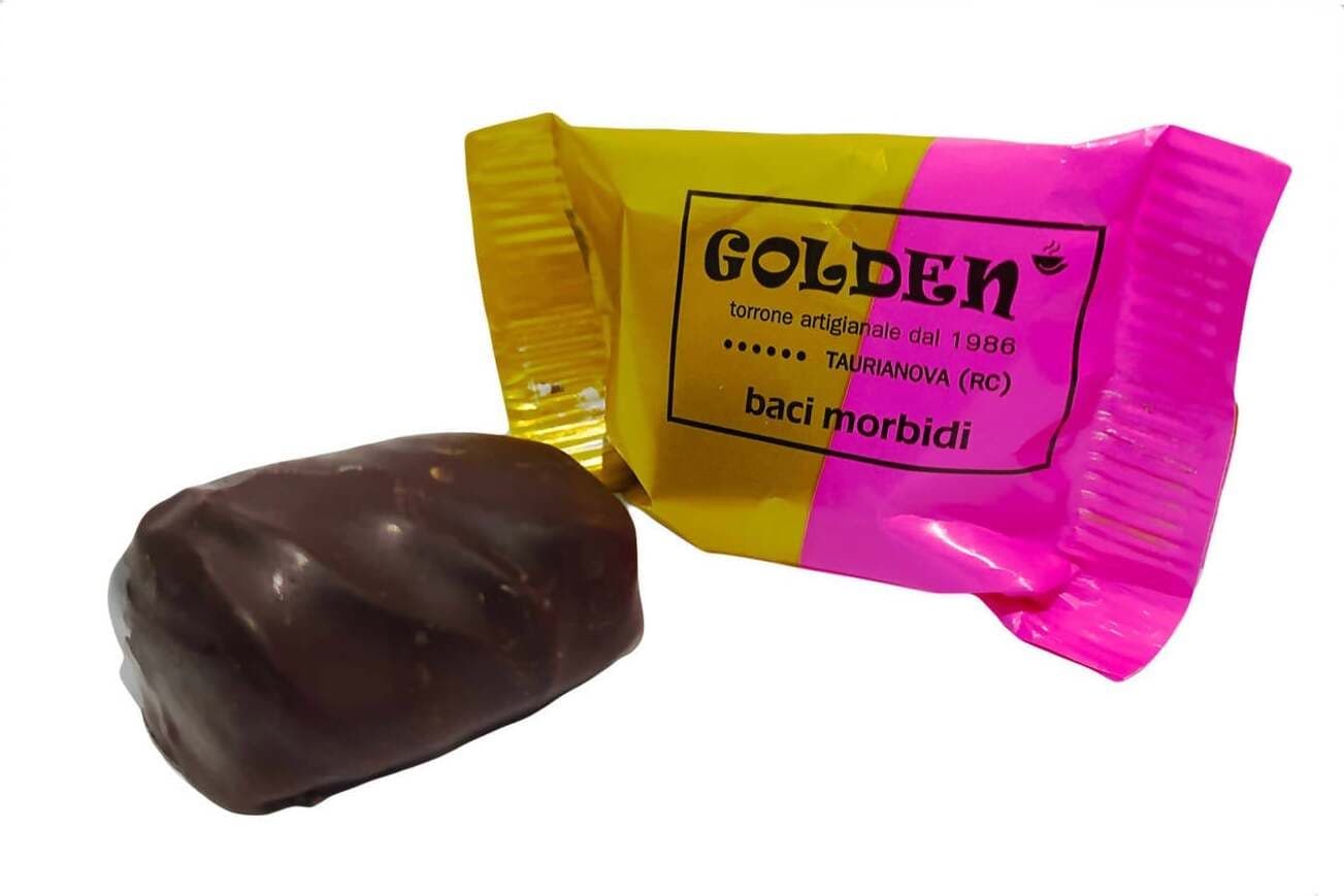 Torroni Baci morbidi artigianali 500gr. Torroncini Cioccolatini Ricoperti Cioccolato Fondente 62% Con Rum e Nocciole 20/25 pezzi Incartati Singolarmente Alimentari e cura della casa/Snack dolci e salati/Caramelle cioccolatini e gomme da masticare/Torrone Golden pasticceria gelateria torrone artigianale - Taurianova, Commerciovirtuoso.it