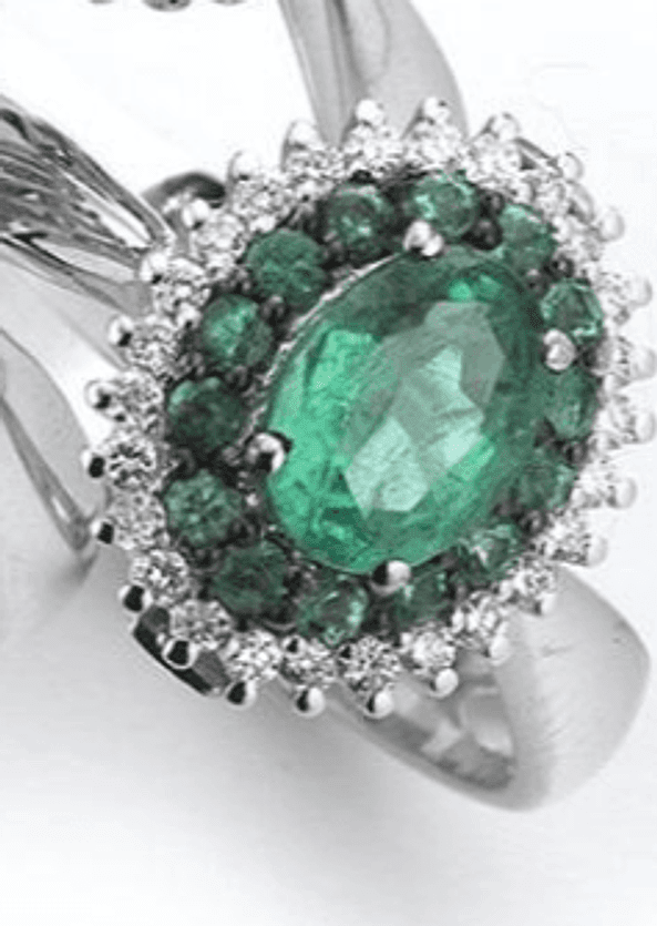 Tramontano--Anello-con-Brillanti-E-Smeraldo
