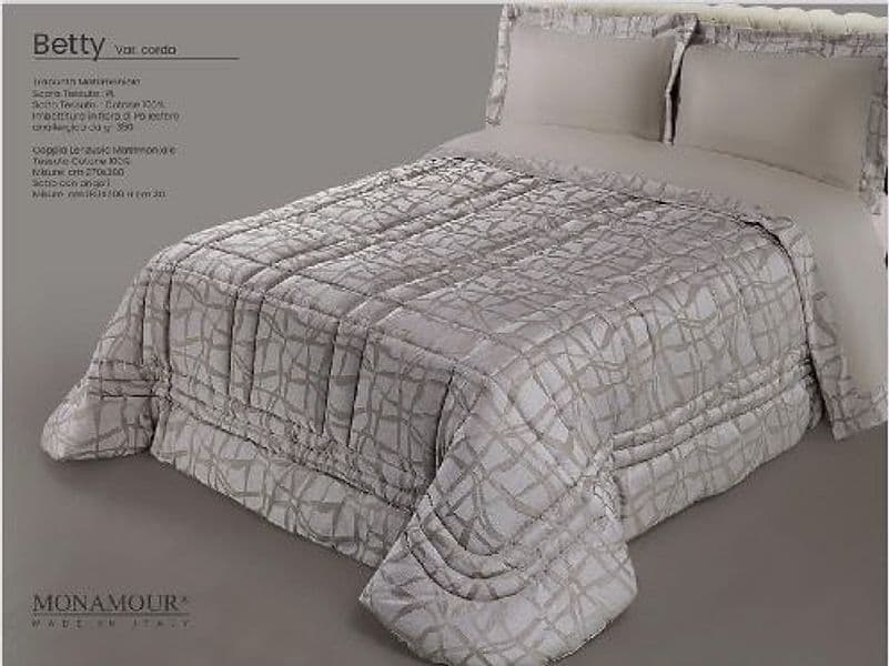 Trapunta matrimoniale invernale Mon Amour art. Betty Sopra tessuto: PL Sotto tessuto: cotone 100% imbottitura in fibra di poliestere anallergica da gr.350 Casa e cucina/Tessili per la casa/Biancheria da letto/Coperte e trapunte/Trapunte Biancheria Arredo Home - Nola, Commerciovirtuoso.it