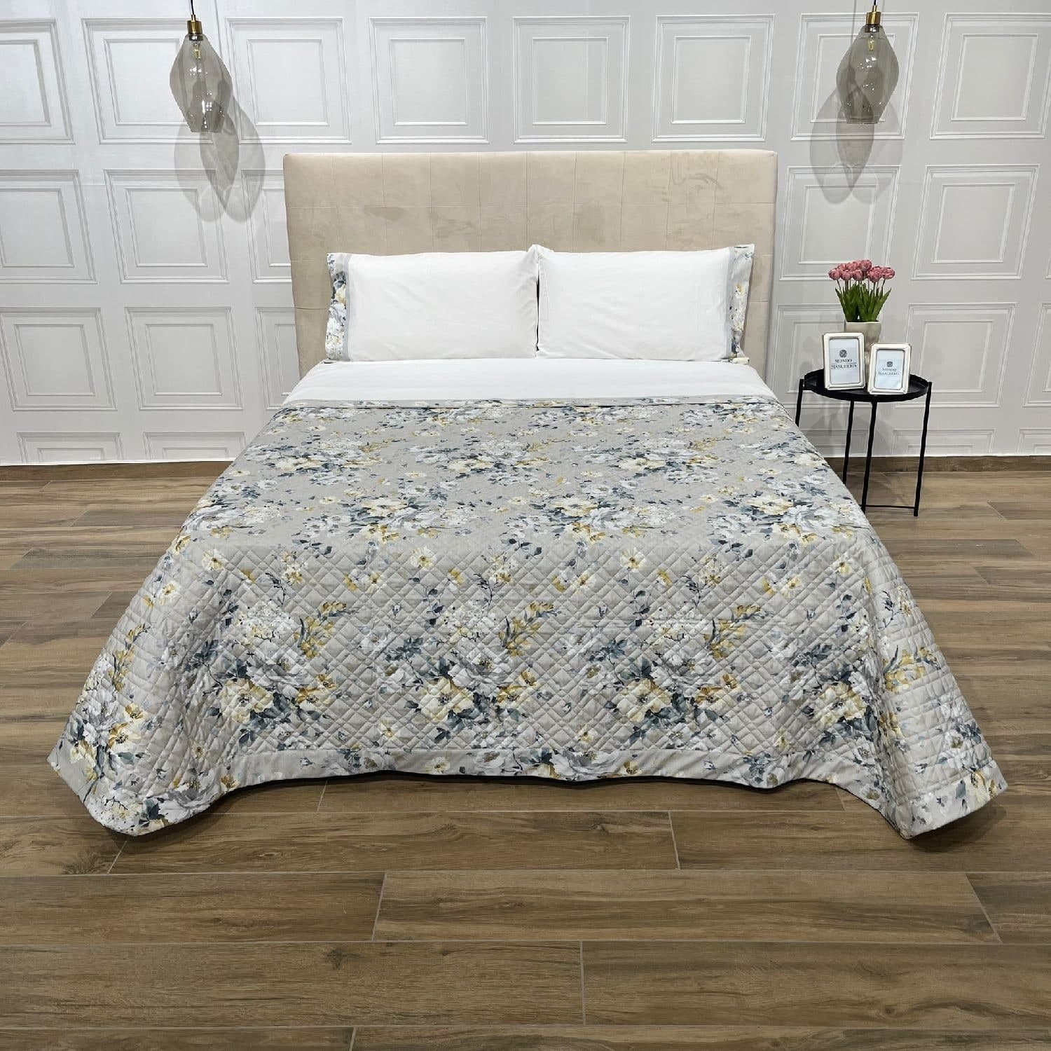 Trapuntino-matrimoniale-con-stampa-digitale-floreale-art.Bucaneve-colore-grigio-misura:-270x270-sopra-tessuto:-100%-cotone-sotto-tessuto:-100%-cotone-Mon-Amour-made-in-Italy