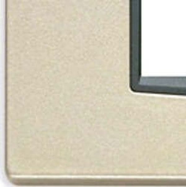 VIMAR---1-PLACCA-EIKON-CLASSIC-7-MODULI-IN-METALLO-COLORE-CHAMPAGNE-METAL-20657.07