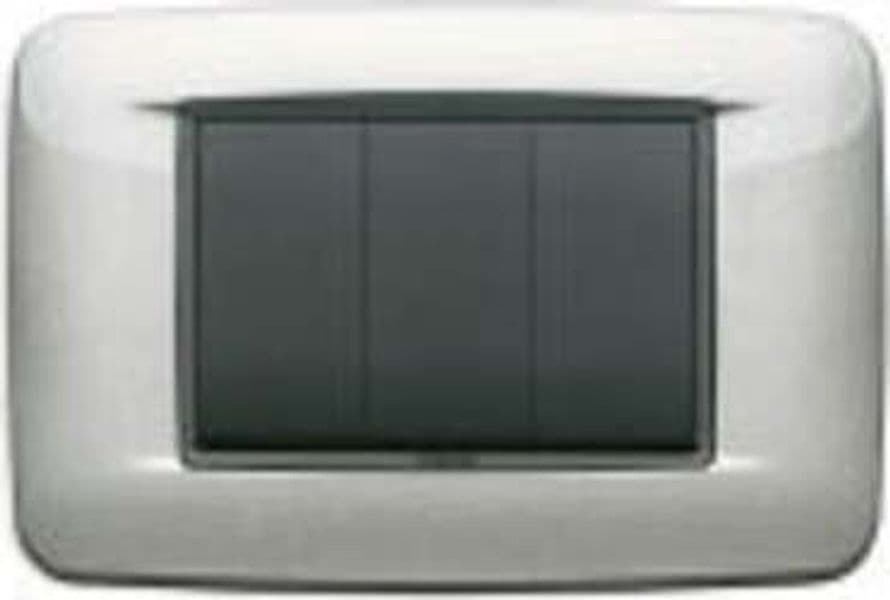 VIMAR---1-PLACCA-EIKON-ROUND-3-MODULI-IN-METALLO-COLORE-ARGENTO-METAL-20683.10
