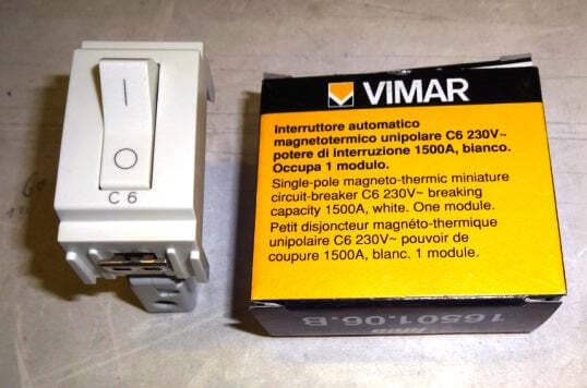 Vimar---Interruttore-magnetotermico-1P-230V-C6-Serie-Idea-colore-bianco-16501.06.B