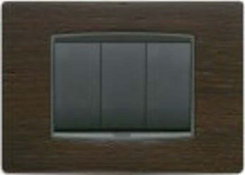 Vimar---Placca-Classic-3-moduli-in-legno-naturale-Serie-Eikon-colore-Wengé-Africano-20653.31