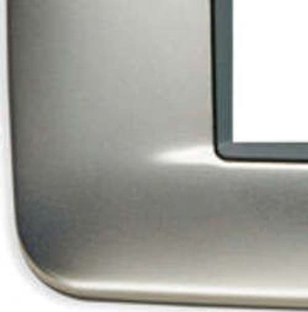 Vimar---Placca-Round-4-moduli-in-metallo-Serie-Eikon-colore-Cromo-Satinato-20684.23