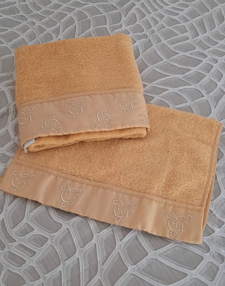 Set Asciugamani Carlo Pignatelli Emblema Spugna di Cotone in Set di asciugamani The King Luxury - San Marcellino, commercioVirtuoso.it