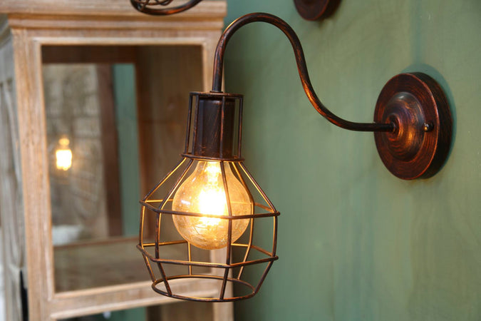 Lampada da muro con struttura in metallo per interni