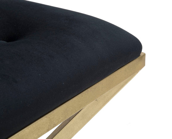 Sgabello "Piramid" quadrato in poliestere struttura in ferro color oro per interni