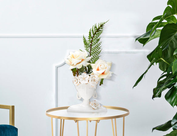 Vaso giovane donna in porcellana bianca per decorazioni ambienti