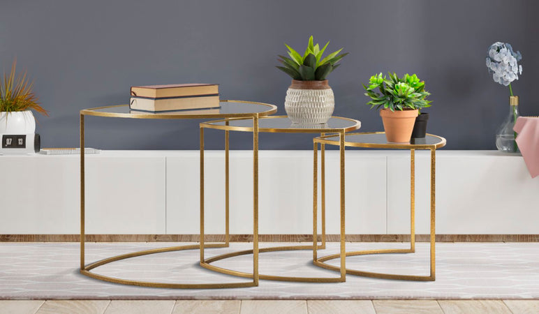 Tavolinetti da caffè struttura in metallo color oro ripiano in vetro per interni set da 3