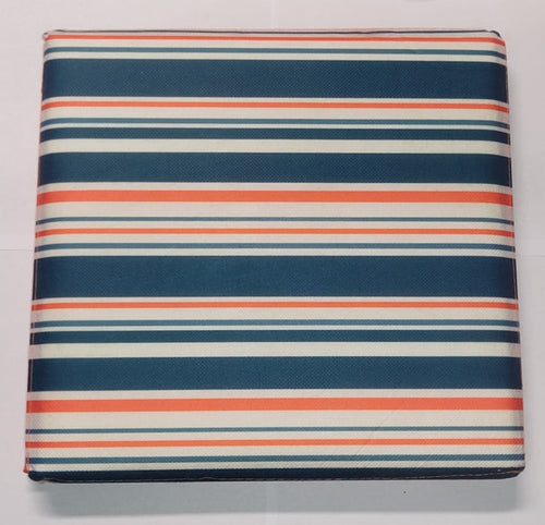 DOMOPAK - POUF CUBICO CON COPERCHIO LIVING PER ORGANIZZAZIONE CASA 30x30x30CM - COLORE ARANCIONE - COPERCHIO BIANCO A RIGHE