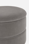 Pouf contenitore tondo con piede ottone Pavlina seduta in velluto arredamento moderno