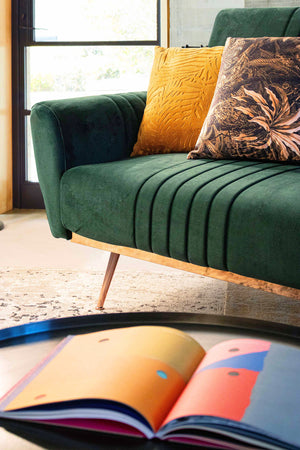 Divano letto in velluto verde 3 posti "Johnny " con piedi e struttura ottone 210 cm