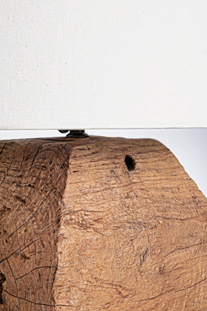 Lampada da tavolo "Lumen" in legno di teak riciclato h 40 cm