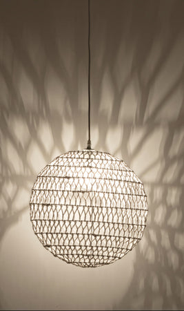 Lampadario "Pending" bianco in acciaio e carta