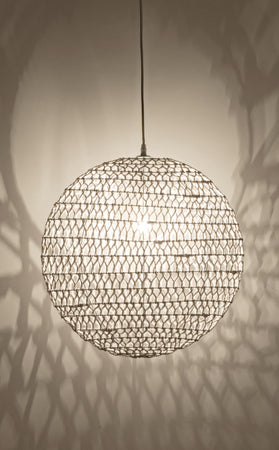 Lampadario "Pending" bianco in acciaio e carta
