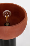 Lampada da tavolo Mandya in metallo e terracotta