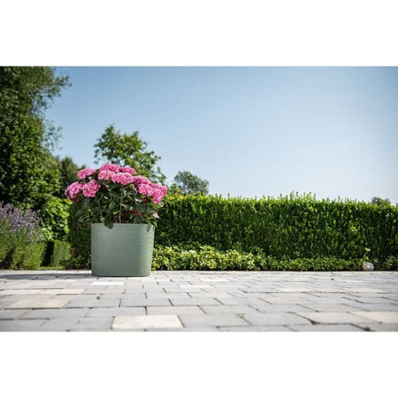 Vaso con riserva d'acqua - GARDEN ID Respect - Verderame 25 x 25 cm - 100% rifiuti domestici - 100% riciclabile - Superficie strutturata.