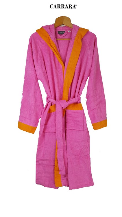 Accappatoio Voyage L/XL Carrara in microspugna di cotone 280 gr/mq, profili a contrasto, con cappuccio e tasche, in custodia trasparente richiudibile.