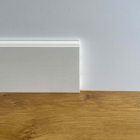 100 metri lineari di Battiscopa PREMIUM in legno MASSELLO mod.FIRENZE 91x15 laccato bianco Fai da te/Prodotti per la costruzione/Materiali da costruzione/Pavimenti/Materiali per pavimenti/Battiscopa Eternal Parquet - Ariano Irpino, Commerciovirtuoso.it