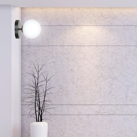 Applique A 1 Luce Floki In Acciaio Nero E Sfera In Vetro Bianco E Oro
