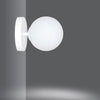 Applique 1 Luce Kalf In Acciaio Bianco A Bracci E Sfera In Vetro Opalino