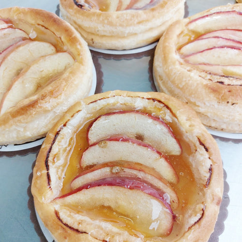 Sfogliatelle alla marmellata di albicocca e crema pasticcera