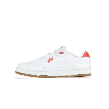 Nike Scarpa Bassa Uomo Grandstand Ii Premium White/university Red/gum Med Brown/black da uomo