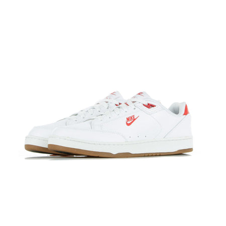 Nike Scarpa Bassa Uomo Grandstand Ii Premium White/university Red/gum Med Brown/black da uomo