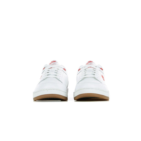 Nike Scarpa Bassa Uomo Grandstand Ii Premium White/university Red/gum Med Brown/black da uomo