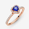 Pandora - Anello con cuore in rilievo blu scintillante