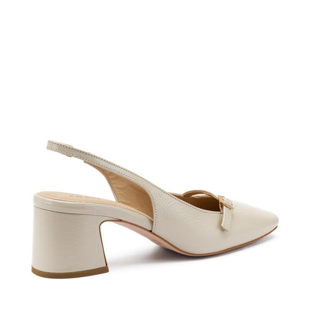 Frau slingback in vernice ecrù con mini cinturino 79T7