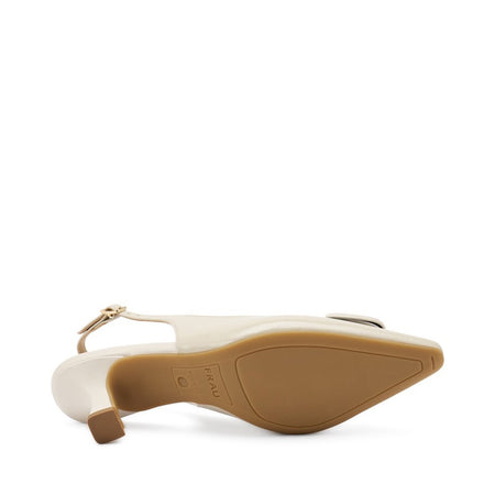 Frau slingback in vernice ecrù con accessorio 81T1
