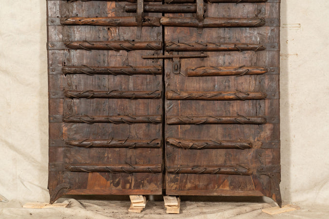Biscottini Porta portone in legno massello e ferro da interno o da esterno vecchia e antica medievale scorrevole