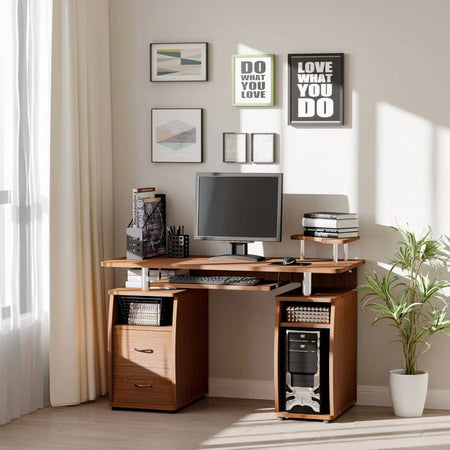 Scrivania per Computer Moderna Porta PC in Legno con Cassetti, Scrivania Salvaspazio Con Libreria, Mensola Estraibile e Porta Tastiera, 120x55x85cm, Marrone ZA6920-011V01ZA6