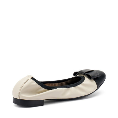 Frau ballerina in nappa nero cream con fiocco 70P3
