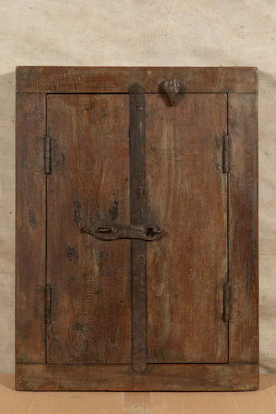 Biscottini Finestrina in legno massello e in ferro antica e vecchia medievale con telaio da interno o da esterno