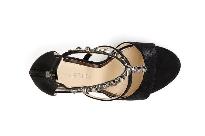 SANDALO MODELLO "T" CON BORCHIE E STRASS
