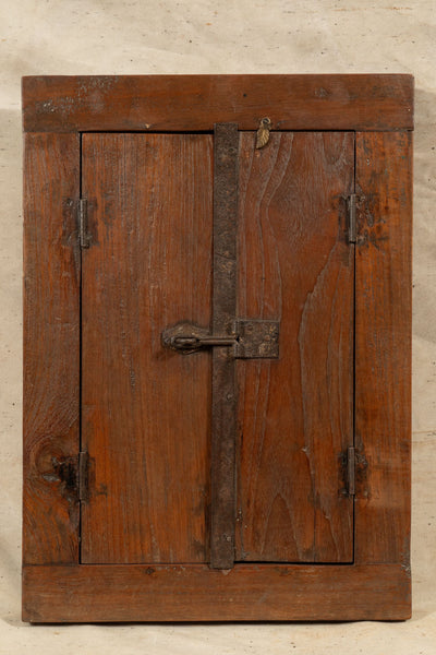 Biscottini Finestrina in legno massello e in ferro antica e vecchia medievale con telaio da interno o da esterno