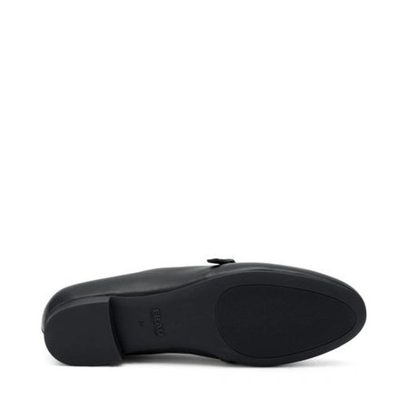 Frau ballerina in pelle nero con cinturino 70P5