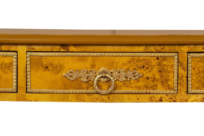 Biscottini Scrivania in legno impiallacciato finitura noce arricchita con intarsi e decori in bronzo totalmente realizzati a mano