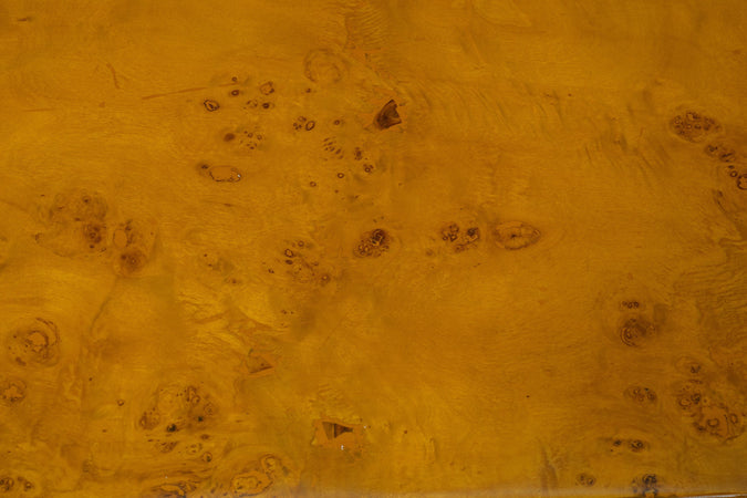 Biscottini Scrivania in legno impiallacciato finitura noce arricchita con intarsi e decori in bronzo totalmente realizzati a mano