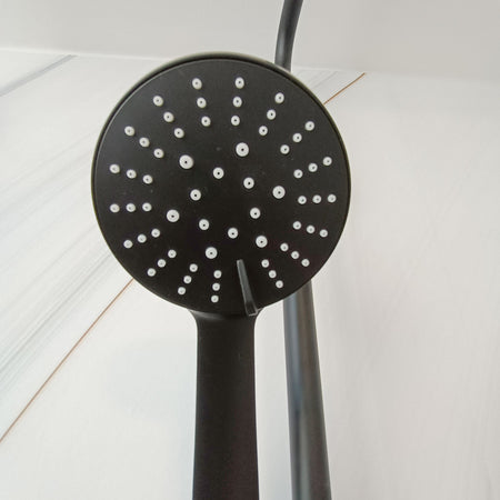 Colonna doccia nera con soffione miscelatore Termostatico Piave Black