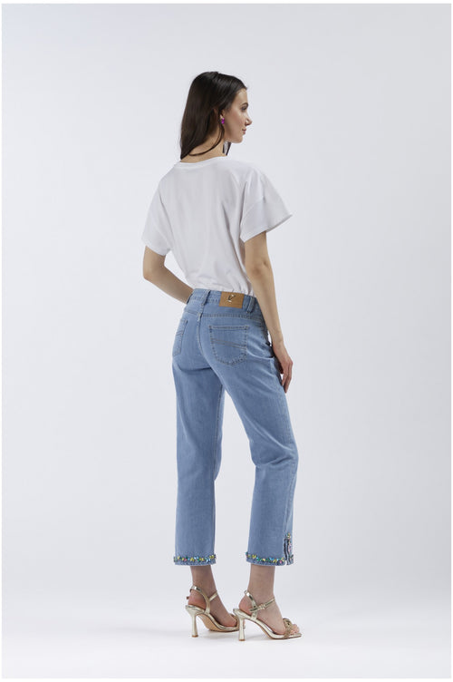 PANTALONE BOOT CUT CON RICAMO AL FONDO