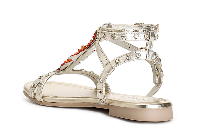 SANDALO IN PELLE LAMINATA CON ACCESSORIO FOGLIA