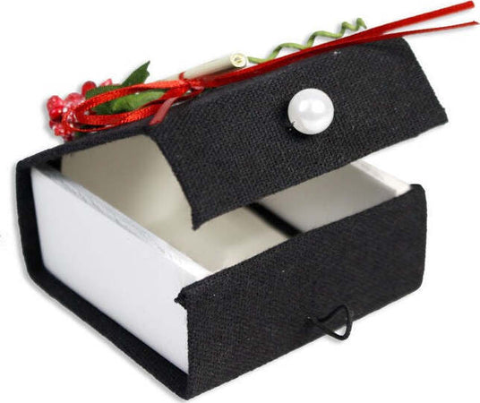 12 SCATOLINA IN TESSUTO CON PERGAMENA PORTA CONFETTI BOMBONIERA LAUREA NERO Casa e cucina/Hobby creativi/Materiali per hobby creativi/Forniture per feste/Bomboniere Trade Shop italia - Napoli, Commerciovirtuoso.it