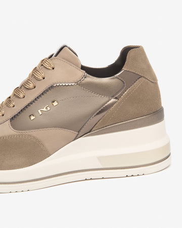 Nero Giardini sneakers donna in suede pelle e vernice beige I514130D501